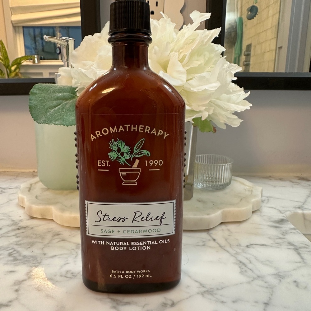 Bath & Body Works Aromatherapy Sage & Cedarwood Lotion
